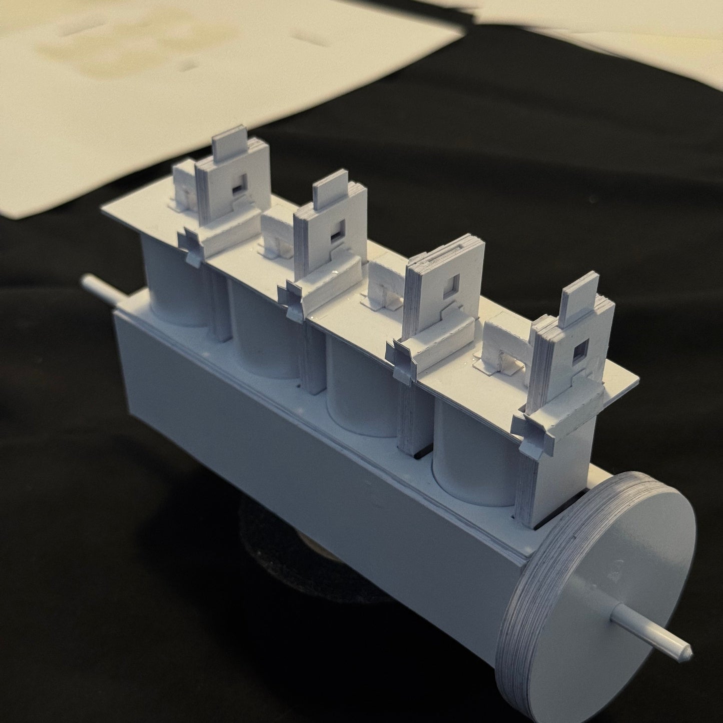 Modelo de papel de motor de avión de 4 cilindros en línea – Kit de plantilla precortada de 30 páginas